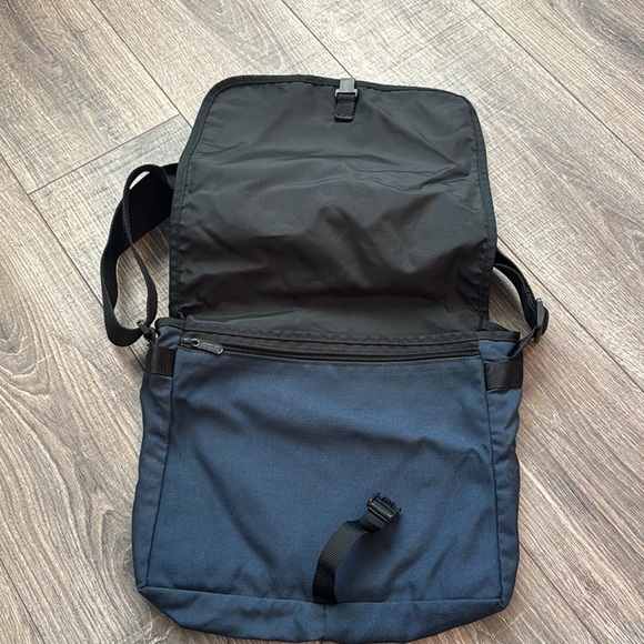 Manhattan Portage Bag - Picture 2 of 13